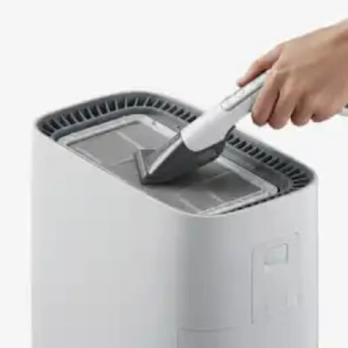Air purifier filter cleaning