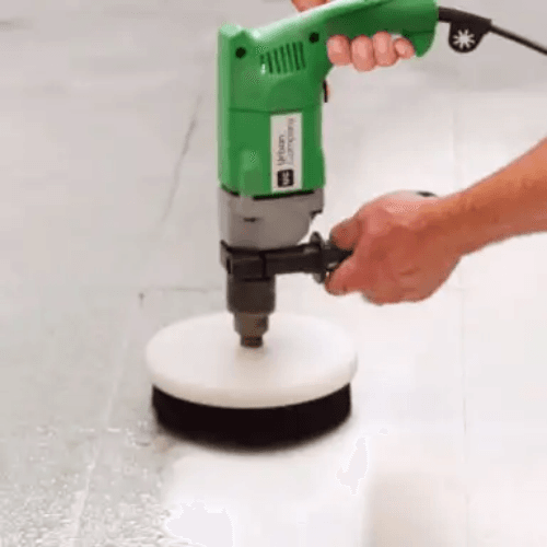 Move-in bathroom cleaning 